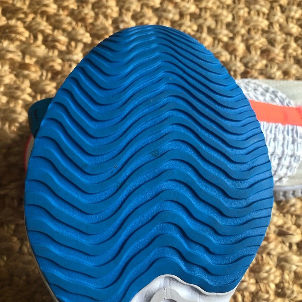 Nike Phantom Flyknit Running Shoe. 2021/22. Size 7.5